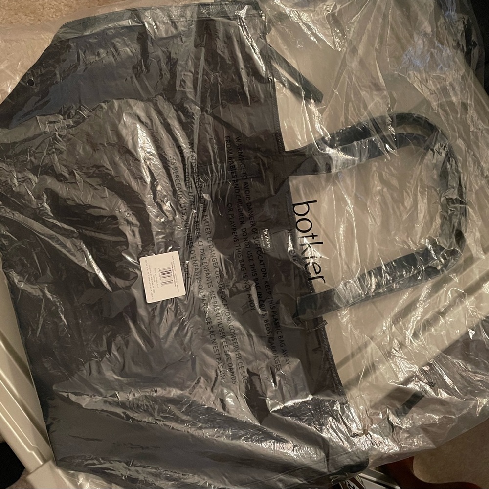 BRAND NEW Botkier Tote Bag w zipper detail